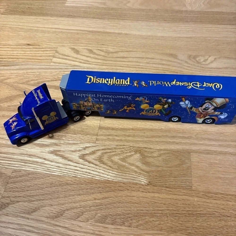 2004 hotwheels disneyland and disney world diecast truck 18 Wheeler Big Rig